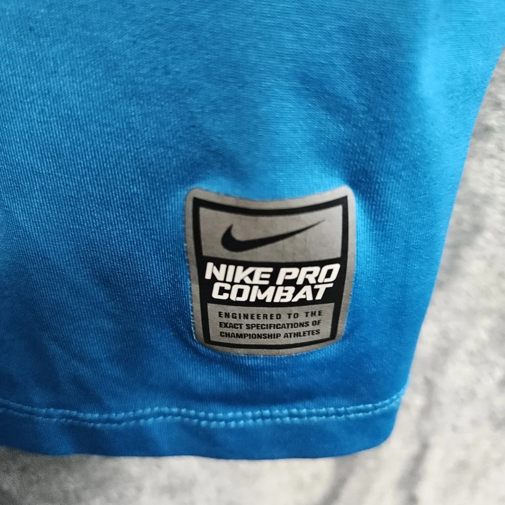 Nike pro Combat fitted sz Lg Blue Athletic T-Shirt